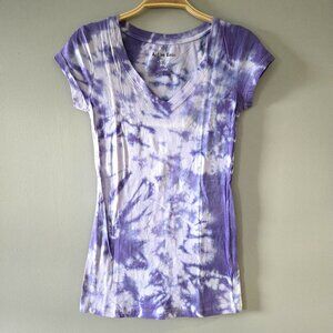 STARLIGHT BLOOM – Small –Women’s Purple & White Tie Dye V-Neck Tee, Active Basic